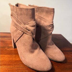 Elegant Suede Heeled Boots - Tan